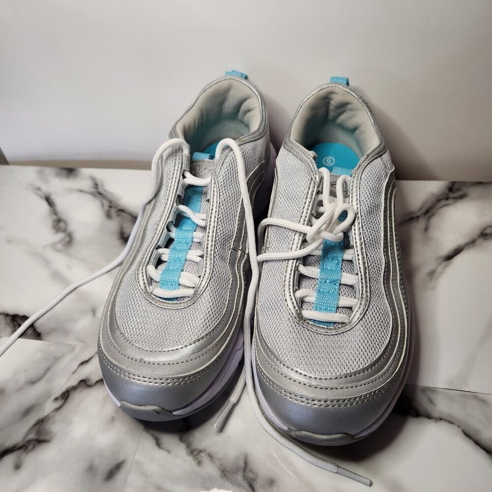 ATHLETIC WORKS WOMENS SIZE 6 BLUE AND GREY MEMORY FOAM SNEAKERS
